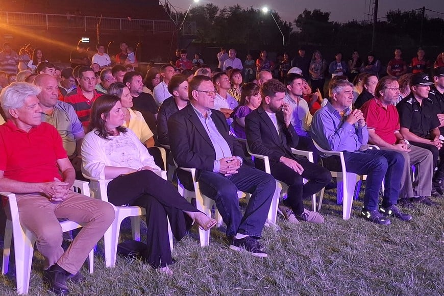 Central San Javier enciende su futuro: inauguración de iluminación LED en el estadio.