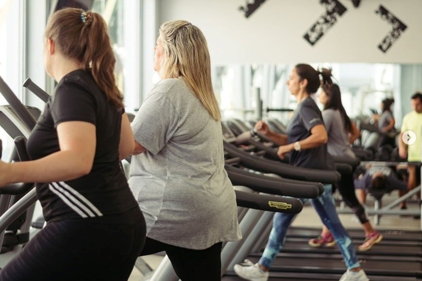 El aumento del riesgo a largo plazo se registra inclusive en aquellos que realizan actividad física de moderada a vigorosa, yendo, por ejemplo, 2 o 3 veces por semana al gimnasio, pero que pasan el resto del tiempo sentados.

Flavio Raina.