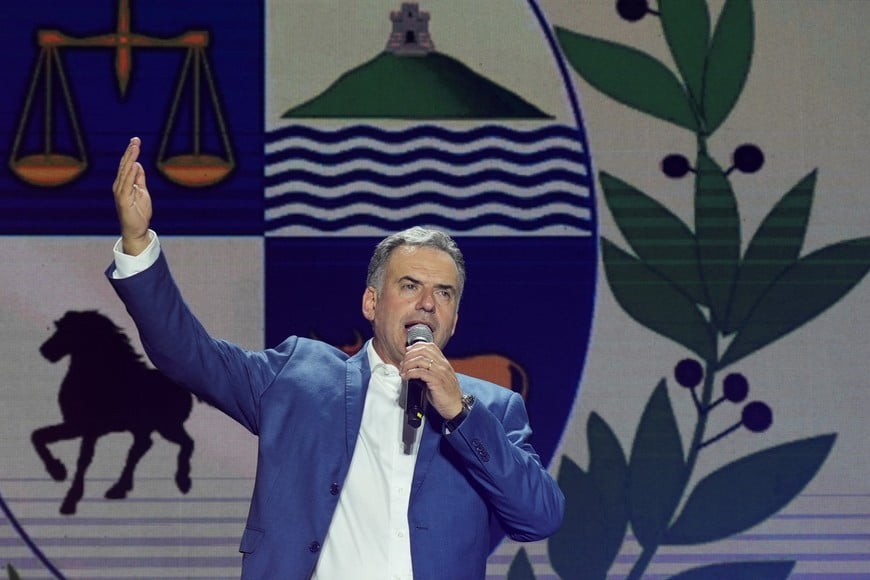 Presidential candidate, Yamandu Orsi speaks on stage following early results of the presidential election run-off between Orsi and the candidate of the ruling conservative coalition Alvaro Delgado, in Montevideo, Uruguay November 24, 2024. REUTERS/Mariana Greif