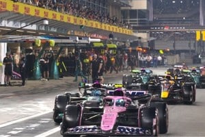 Los dos pilotos del equipo Williams largarán desde los últimos puestos.