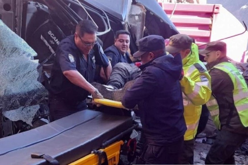 El Servicio de Emergencia Coordinado y los Bomberos atendieron a los heridos. Gentileza: Policia