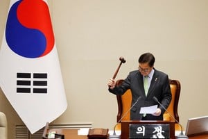 South Korean National Assembly Speaker Woo Won-shik bangs the gavel to announce that "the voting cannot take place" because the quorum was not reached during a plenary session of the impeachment vote of President Yoon Suk Yeol at the National Assembly in Seoul, South Korea, 7 December, 2024. Yoon faces a motion brought by opposition lawmakers after declaring and then reversing martial law, citing the need to eliminate pro-North Korean forces and uphold the constitutional order.    JEON HEON-KYUN/Pool via REUTERS