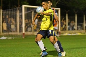 Le faltó el gol. Emanuel Vatt, uno de los destacados en El Quillá. El Tiburón mereció más de lo que, finalmente se llevó del Mauricio Martínez. Crédito: Manuel Fabatía.