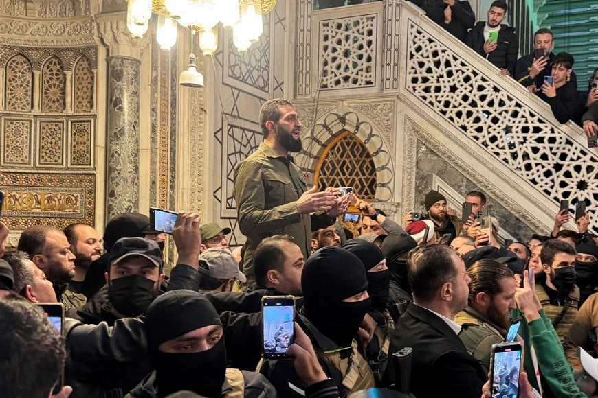 Top rebel commander Abu Mohammed al-Golani speaks to a crowd at Ummayad Mosque in Damascus, after Syrian rebels announced that they have ousted President Bashar al-Assad, Syria December 8, 2024. REUTERS/Mahmoud Hassano