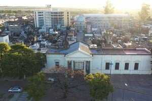 Una postal aérea del Cementerio Municipal, en el barrio San Pantaleón.