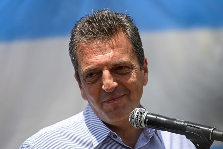 Argentine presidential candidate Sergio Massa looks on as he speaks on the day of Argentina's runoff presidential election, in Tigre, on the outskirts of Buenos Aires, Argentina November 19, 2023. REUTERS/Mariana Nedelcu