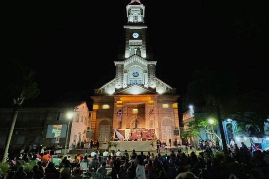 La Catedral de Reconquista luce plenamente iluminada