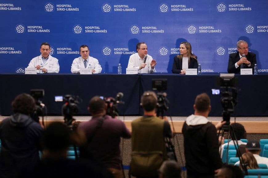 Doctor Roberto Kalil, leader of the medical team that treats Brazil's President Luiz Inacio Lula da Silva, speaks during a press conference, after a surgery at the Sirio-Libanes Hospital, in Sao Paulo, Brazil, December 10, 2024. REUTERS/Carla Carniel