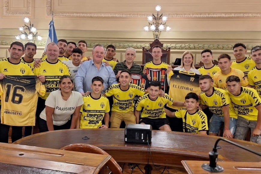 San Lorenzo de Ambrosetti pasea por Santa Fe su histórico campeonato. Foto: Gentileza