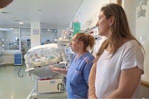 La diputada Natalia Armas Belavi en el Hospital de Reconquista.