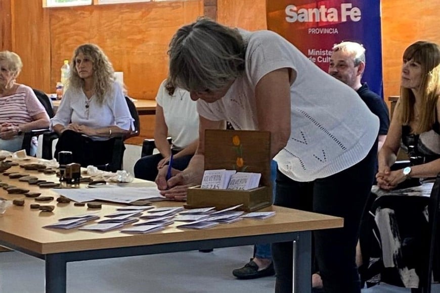 La presidenta comunal comienza con la tabulación de piezas.