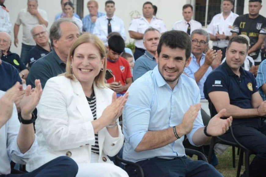 La vicegobernadora junto al intendente Chiarella en el acto. Foto: MVT.