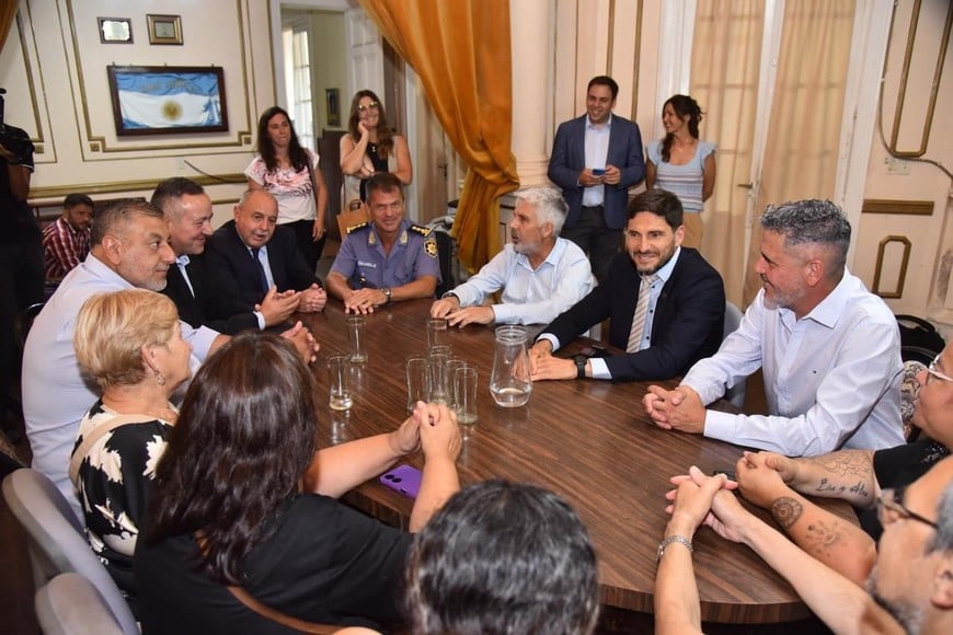 Durante la actividad, en la Unidad Regional VI de la Policía, Pullaro afirmó: “Las IBF son para trabajar y reducir los niveles de violencia y de delito de manera focalizada a través del estudio del análisis criminal. Esto lo llevamos adelante con el trabajo mancomunado del Ministerio Público de la Acusación, la municipalidad y la provincia”.