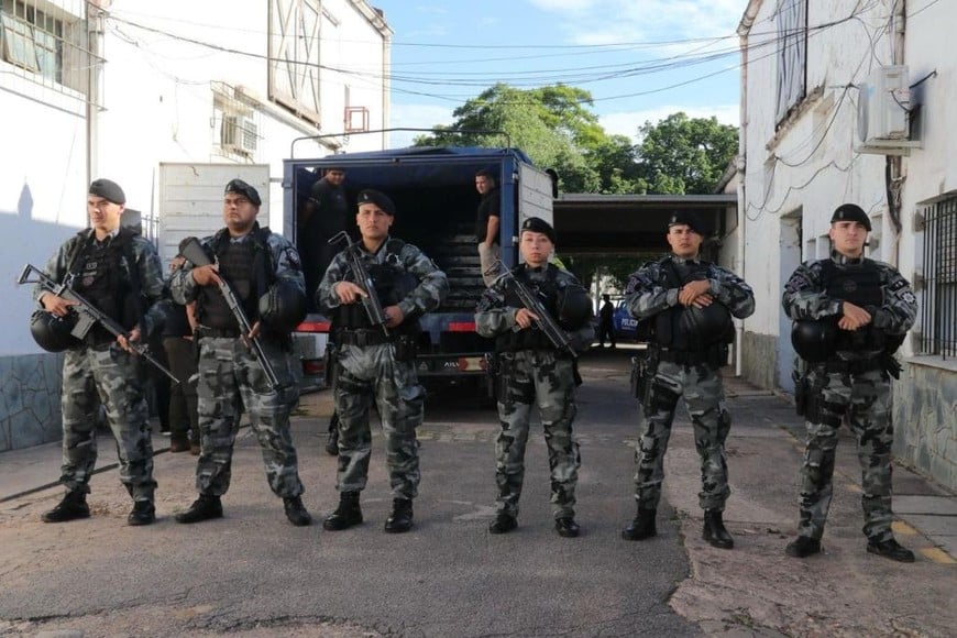 El traslado de las armas se llevó a cabo con vehículos acondicionados y monitoreo constante.