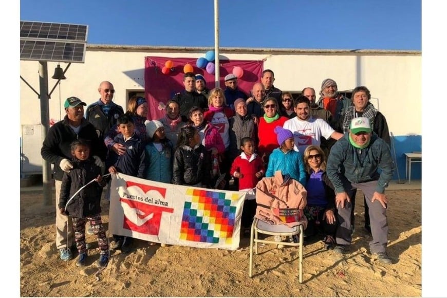 Uno de los viajes de Puentes del Alma a las escuelas salteñas. Foto: Gentileza.