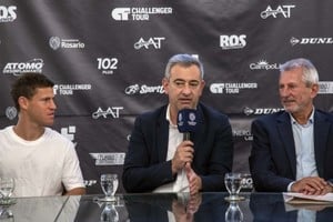 “Una novedad muy linda para Rosario para los próximos tres años. Vamos a tener en el inicio de febrero un torneo ATP 125 en Challenger que obviamente nos pone de nuevo en el calendario internacional del tenis y que nos permite también iniciar el año con un evento deportivo de altísimo nivel. Y vamos a tener además el privilegio de verlo jugar al 'Peque'”, señaló el jefe municipal en la oportunidad.