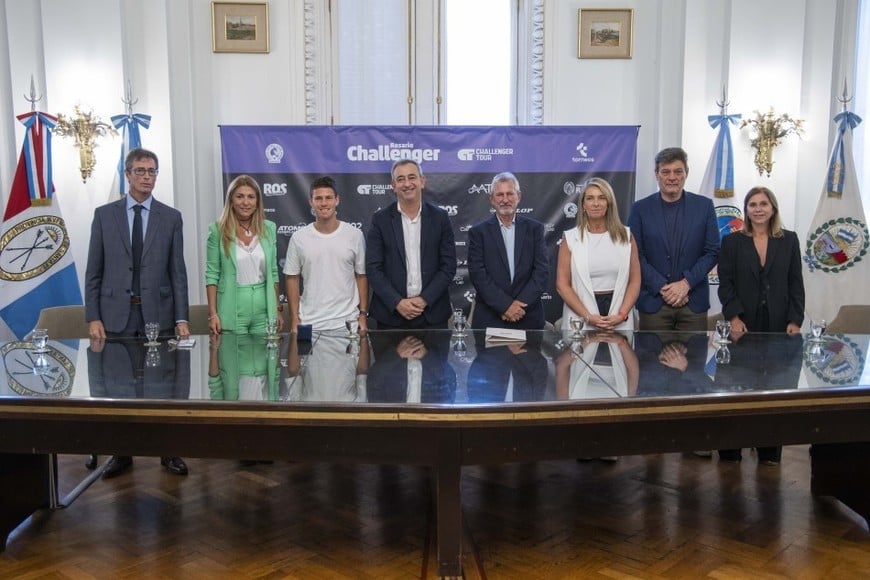 “Una novedad muy linda para Rosario para los próximos tres años. Vamos a tener en el inicio de febrero un torneo ATP 125 en Challenger que obviamente nos pone de nuevo en el calendario internacional del tenis y que nos permite también iniciar el año con un evento deportivo de altísimo nivel. Y vamos a tener además el privilegio de verlo jugar al 'Peque'”, señaló el jefe municipal en la oportunidad.