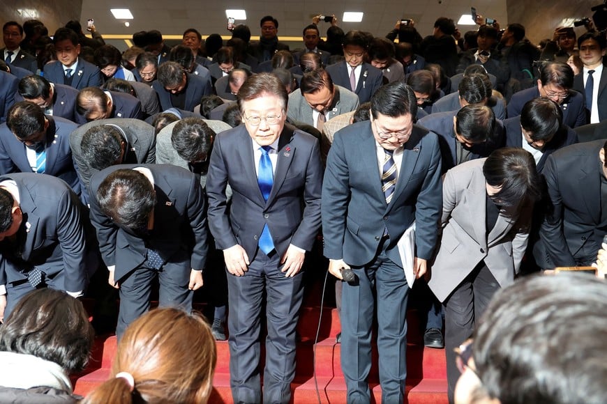 Lee Jae-myung, leader of the main opposition Democratic Party and lawmakers of the party bow after the South Korean parliament passed a second impeachment motion against President Yoon Suk Yeol, at the National Assembly in Seoul, South Korea, December 14, 2024.   Yonhap via REUTERS   THIS IMAGE HAS BEEN SUPPLIED BY A THIRD PARTY. NO RESALES. NO ARCHIVES. SOUTH KOREA OUT. NO COMMERCIAL OR EDITORIAL SALES IN SOUTH KOREA.