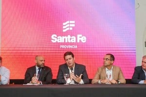 "Santa Fe ha tenido una normativa y una Constitución muy interesante e innovadora" en materia de cuidado del suelo y el agua, "y lo que estamos haciendo hoy es un relanzamiento, porque es aplicar la ley y aplicar la Constitución", afirmó Mántaras. Gentileza