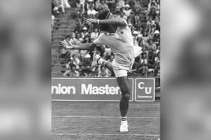 Guillermo Vilas en el partido definitorio ante el rumano Ilie Nastase.