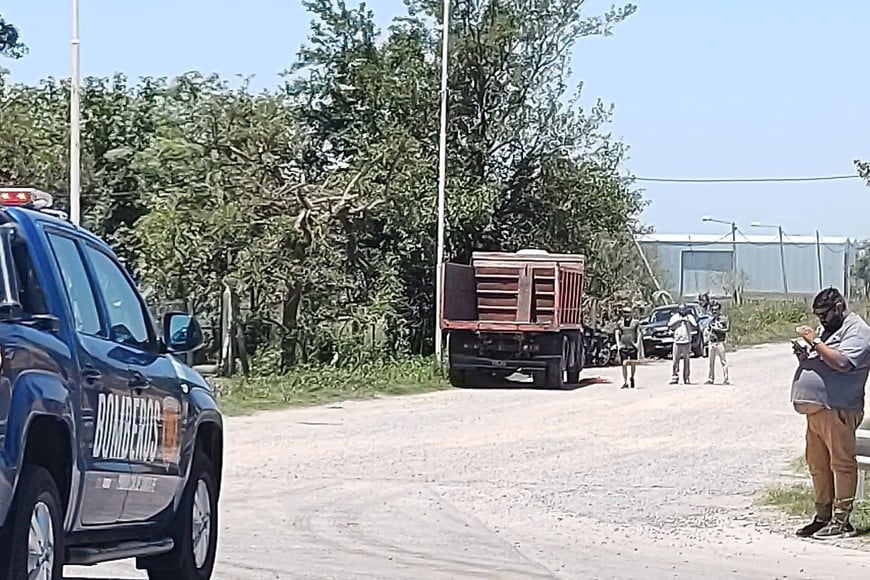 Una motociclista perdió la vida tras ser embestida por un camión en Rafaela. Policia. Patrulleros.  Créditos: Tomás Bertero