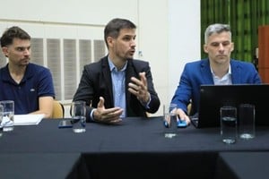 Participaron el secretario de Infraestructura, Servicios y Ambiente del municipio, Nicolás Asensio; la subsecretaria de Desarrollo Urbano y Metropolitano, María Emilia Vidal y sus respectivos equipos. Por parte de la provincia, estuvieron el secretario General, Marcos Renna; el subsecretario de Planificación Estratégica, Marcelo Mántaras; la secretaria de Coordinación Técnica, Andrea Arrieti.