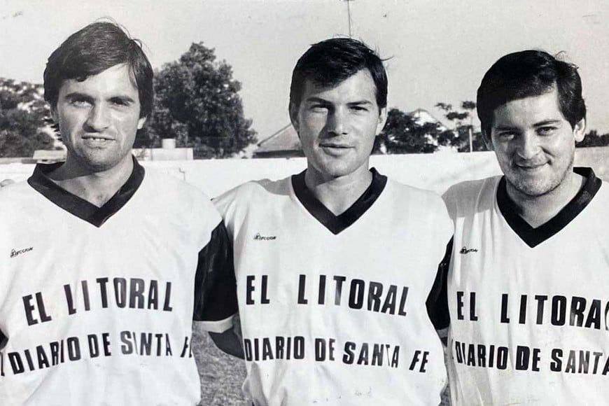 Cruz, Fenoglio y Villagra, compartiendo un partido de fútbol.