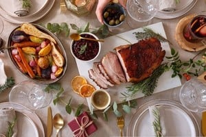 La cena de Nochebuena, el almuerzo de Navidad y la víspera de Año Nuevo son momentos significativos para disfrutar con amigos y familiares.