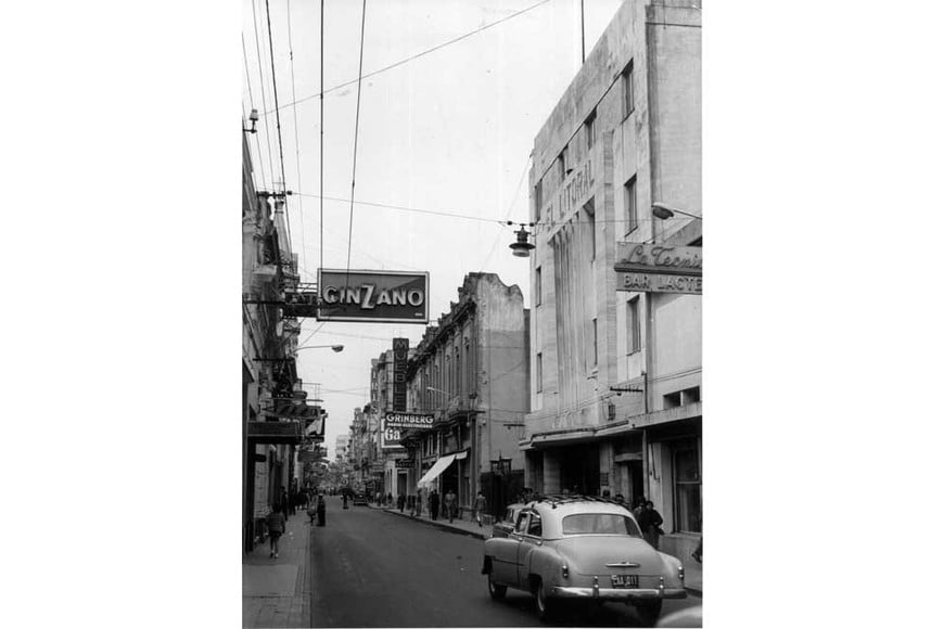 El edificio de calle San Martín, cuando todavía no era peatonal.