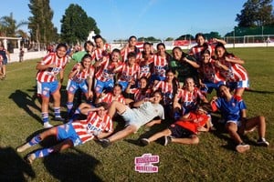 Unión, campeón. La jóvenes deportistas festejaron.