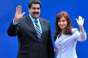 El gobierno de Milei se pregunta por qué Cristina Kirchner no utiliza sus vínculos con Nicolás Maduro para la liberación del gendarme argentino.