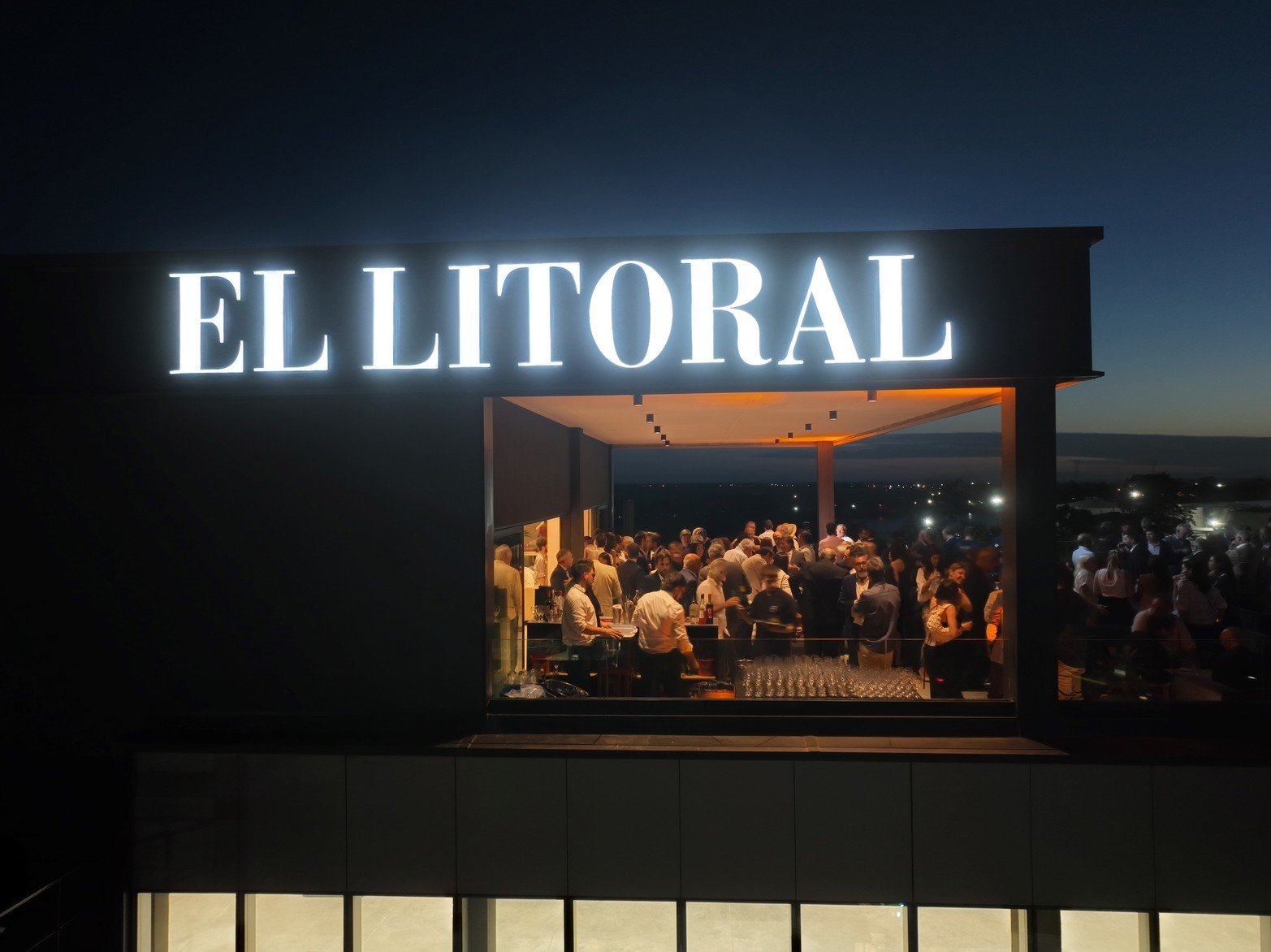 Fotos aéreas de la inauguración del edificio de El Litoral.