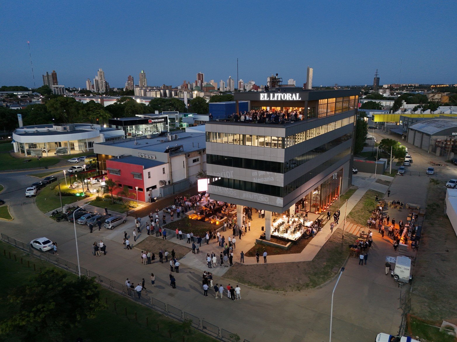 Fotos aéreas de la inauguración del edificio de El Litoral.