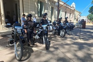 “Estas motocicletas son parte de un plan integral que busca mejorar la seguridad y operatividad de nuestra policía, con un trabajo conjunto entre el gobierno provincial, la municipalidad y el Senado”, afirmó Coudanes.