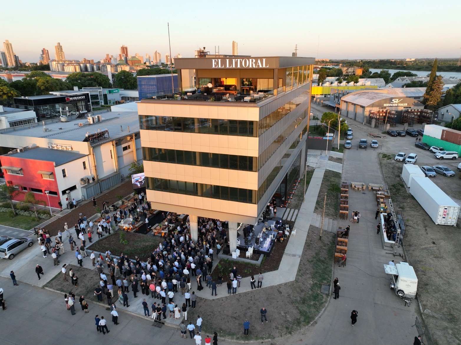 Fotos aéreas de la inauguración del edificio de El Litoral.