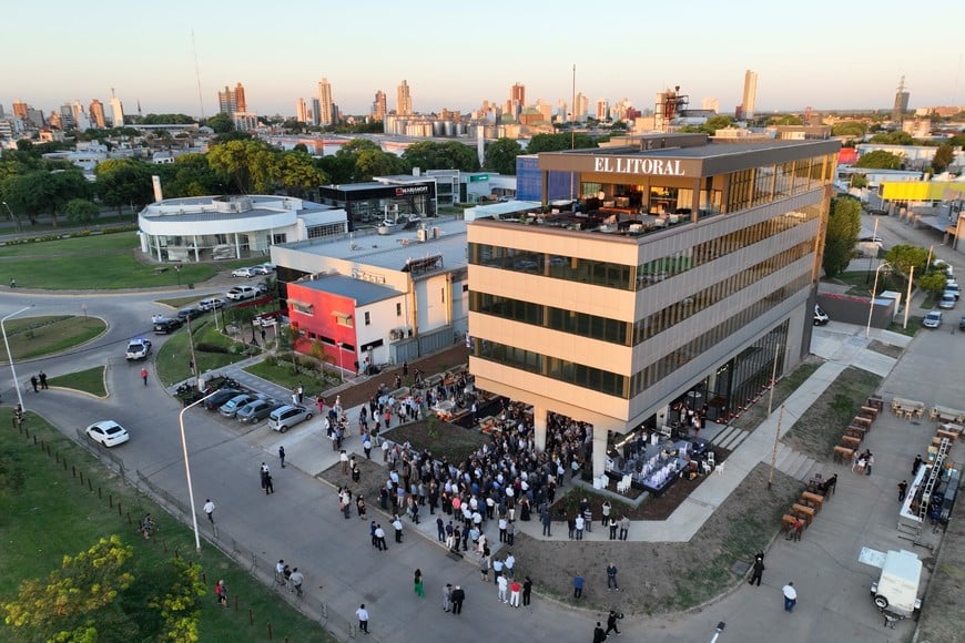 Fotos aéreas de la inauguración del edificio de El Litoral.