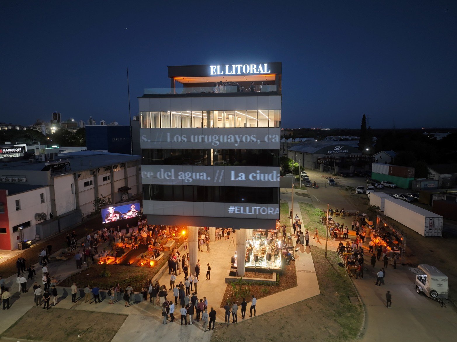 Fotos aéreas de la inauguración del edificio de El Litoral.