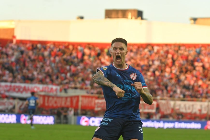 ¡Un grito de corazón!. La boca llena de gol para un zaguero que alcanzó los cinco festejos con la camiseta de Unión siendo defensor. Franco Pardo, el mejor acierto de Unión en los últimos tiempos, tiene ventana de salida y es muy complicado que resista en López y Planes. Crédito: Mauricio Garín