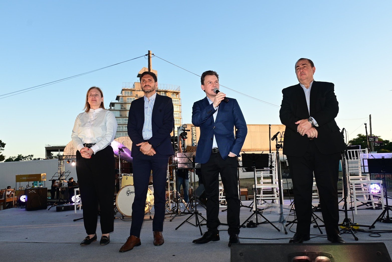 El CEO de El Litoral, Nahuel Caputto junto a Maximiliano Pullaro, Juan Pablo Poletti y Gisela Scaglia en la inauguración del edificio. 