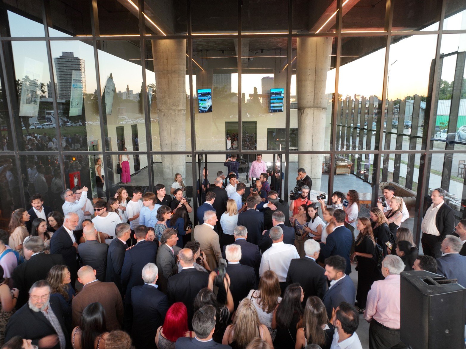 Fotos aéreas de la inauguración del edificio de El Litoral.