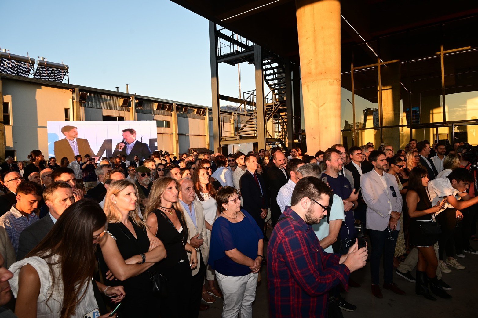 El Litoral inaugura nuevo edificio en el Puerto de Santa Fe.