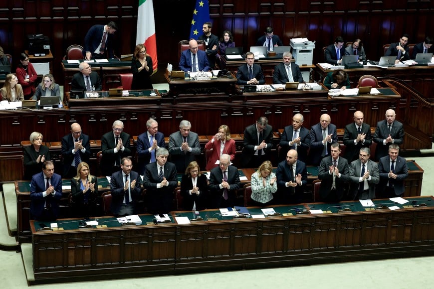 Members of the government applaud the speech of Italy's Prime Minister Giorgia Meloni during a session at the lower house of parliament in Rome, Italy, December 17, 2024. REUTERS/Remo Casill