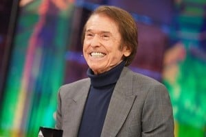 El cantante español tiene 81 años.