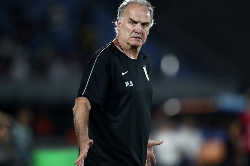 Soccer Football - World Cup - South American Qualifiers - Uruguay v Colombia - Estadio Centenario, Montevideo, Uruguay - November 15, 2024
Uruguay coach Marcelo Bielsa reacts REUTERS/Mariana Greif