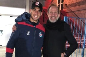 Un negocio para todos. Leonel Picco, en sus tiempos de Arsenal, junto a su representante Gabriel Kotik: lo compró Colón y la rompió en Platense. Sin buscarlo, a Colón se le abre una chance para que ingrese dinero "fresco" a las arcas sabaleras.