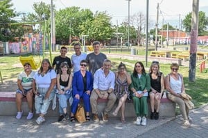 La jornada comenzó con una recorrida por un sector de barrio Tablada, donde se observaron los avances del proceso de urbanización en curso, que incluye la apertura de calles, pavimentación definitiva, relocalización de familias y obras de infraestructura en nueve cuadras.