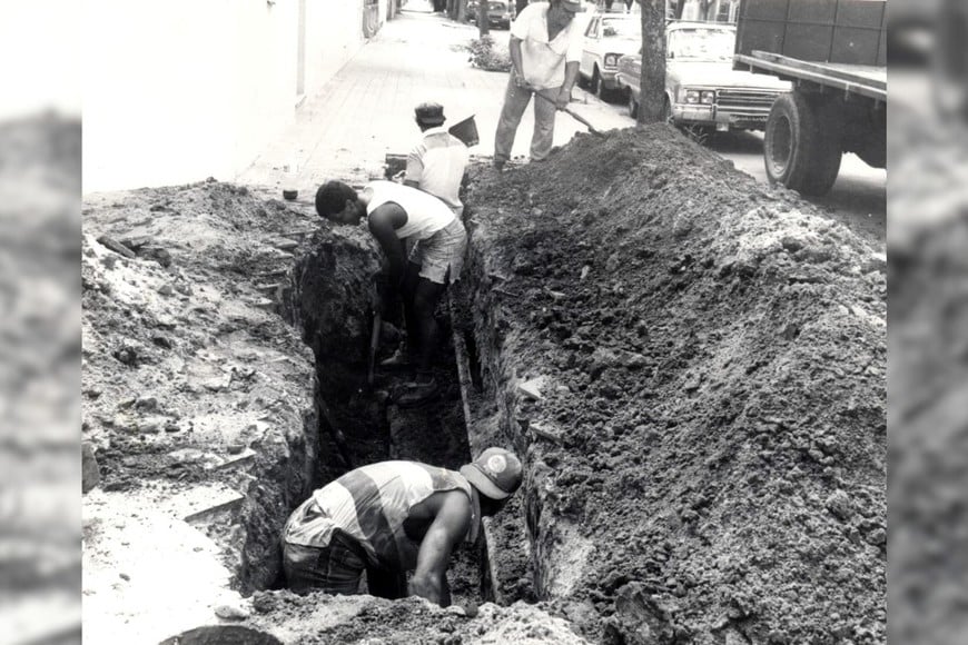 La Epe acusó a la obra del edificio ubicado en Suipacha y 9 de Julio de haber dañado el cable. La justicia no lo entendió así. La torre sigue sin completarse, tres décadas después. Eduardo Salva-Archivo El Litoral