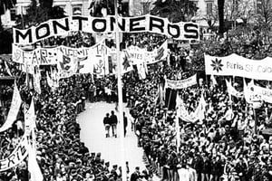 Año 1974, Perón expulsa a Montoneros de Plaza de Mayo. Archivo El Litoral  