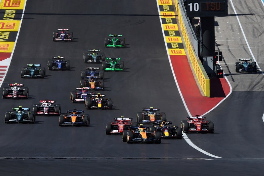 Formula One F1 - United States Grand Prix - Circuit of the Americas, Austin, Texas, United States - October 20, 2024
McLaren's Lando Norris leads at the start of the race REUTERS/Kaylee Greenlee Beal