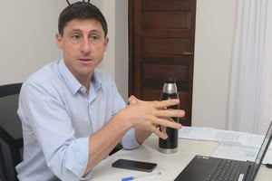 El senador Garibaldi celebra la licitación del puente Santa Fe- Santo Tomé pero dice que ahora el gran desafío es reflotar el sueño de una nueva vía de comunicación con Paraná. Crédito: Guillermo Di Salvatore.